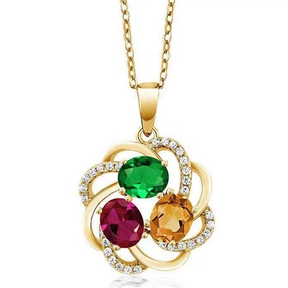 ✨SOLD OUT✨18K Gold Flower Charm Necklace✨ - Picture 3 of 3